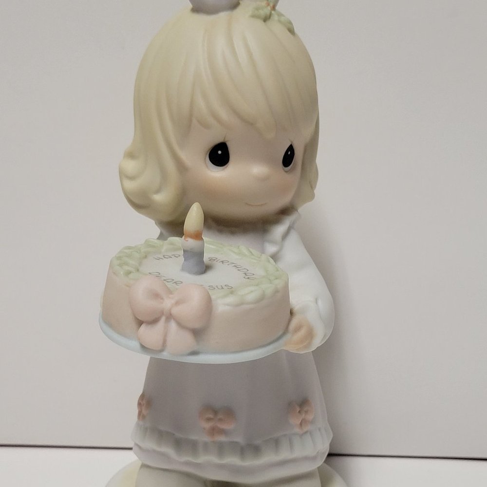 Precious Moments Figurine "Happy Birthday Dear Jesus"